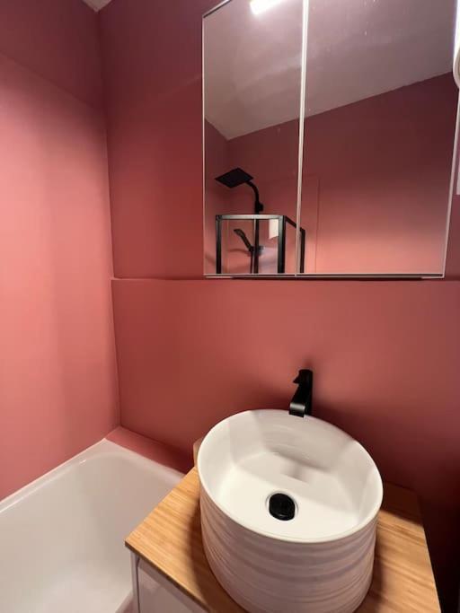 Apartamento Montmartre Joli 2 Pieces Au Pied Du Sacre Coeur París Exterior foto
